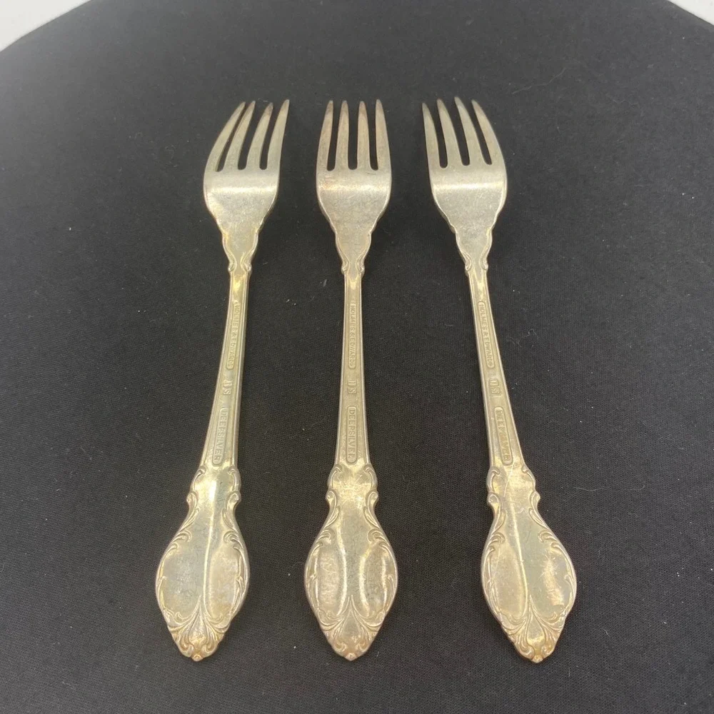 Holmes & Edwards IS 7.5in Dinner Forks 3pc Heart Silver Fashion Silverplate 1954